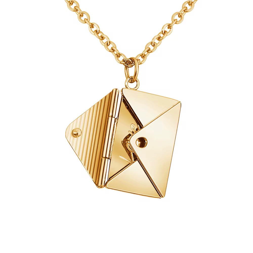 Letter Pendant（レター・ペンダント）