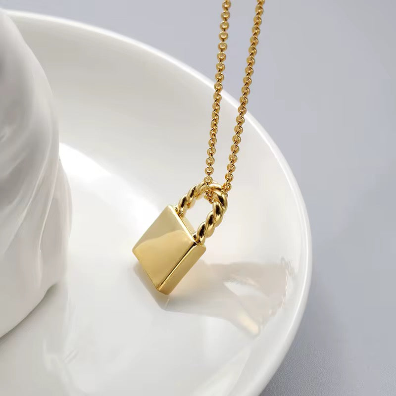 Lock Pendant (ロックペンダント)